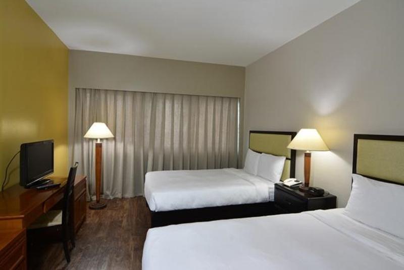 Pacific Bay Hotel Tumon Exterior photo